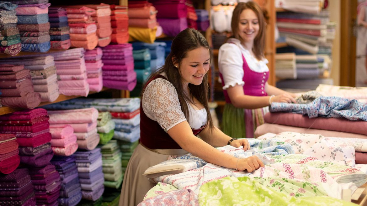Salzburger Heimatwerk Dirndlstoffe in Hülle und Fülle