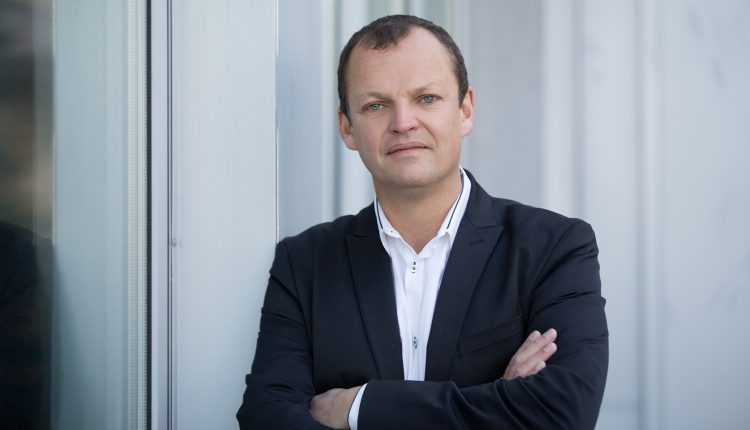 Dr. Arnulf Hartl